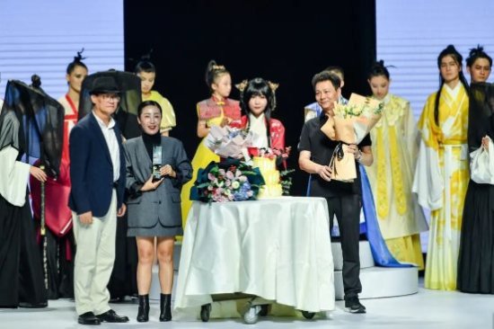 蜜态<em>汉服</em>·品牌首秀发布会：汉文化与时尚丨2020广东时装周-秋季