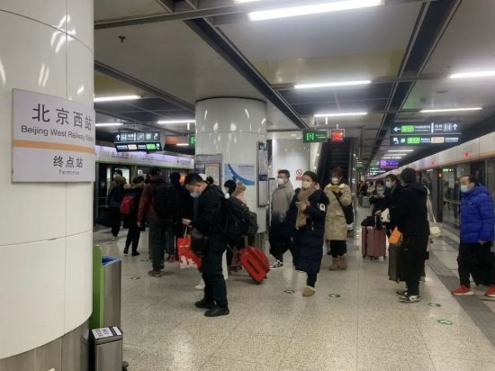 暖心2022｜<em>北京西站</em>：春运最前线，护航回家路