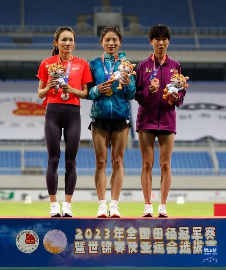 田径——全国冠军赛：女子5000米张德顺、许双双与李亚轩获得前...