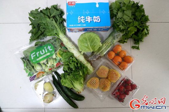 “守沪者联盟”丨上海：社区向居民发放<em>免费食品</em>物资