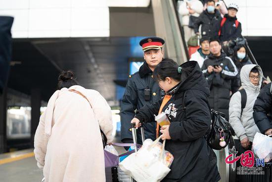 春运火车票发售首日加开天津<em>至邯郸</em>旅客列车 多举措服务学生旅客