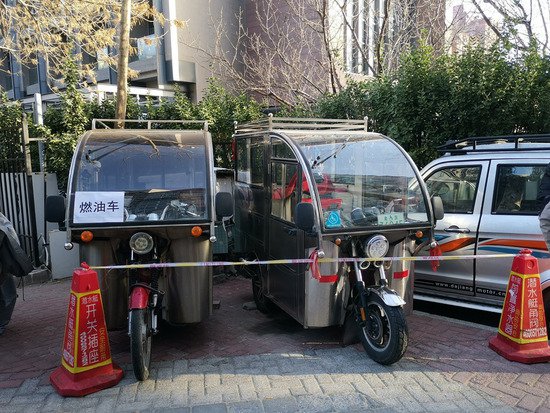 明年开燃油老年代步车能上路吗？北京市交管局：无牌的也要罚