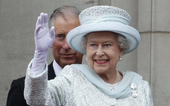 古老<em>英国王室</em>到底有多少绝世<em>珠宝</em>？看英女王的头上和身上就知道...