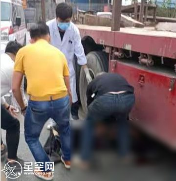 <em>揭阳仙桥</em>4号路大挂车与摩托车发生碰撞，一男子倒在货车车下