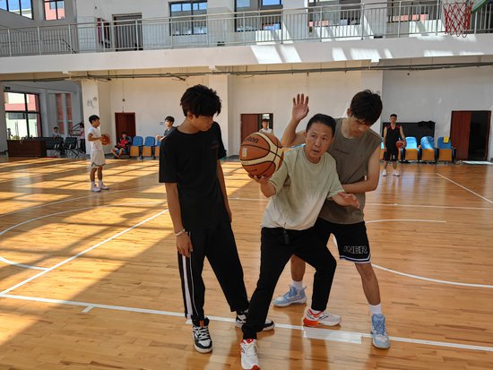 从一对特殊的篮球教练<em>夫妻 看</em>贵州体育产业