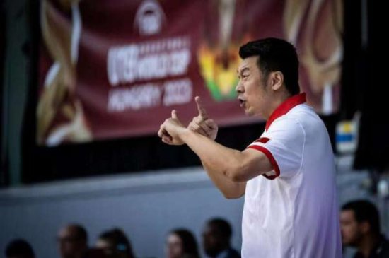 中国男篮的明天会更好——专访中国男篮二队主教练韩登