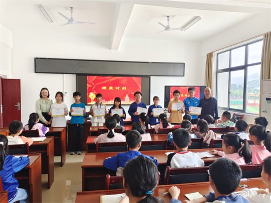 寻乌县文峰中小学举行学生心理健康教育系列活动