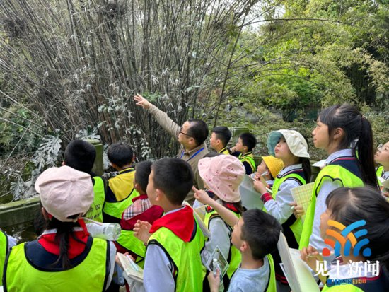 “书香华岩·委员讲堂”爱鸟周志愿服务活动走进重庆动物园