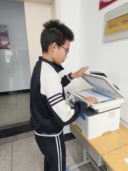 衢州一中学为每个年级组配置<em>打印机</em> 家长不用跑学校送资料