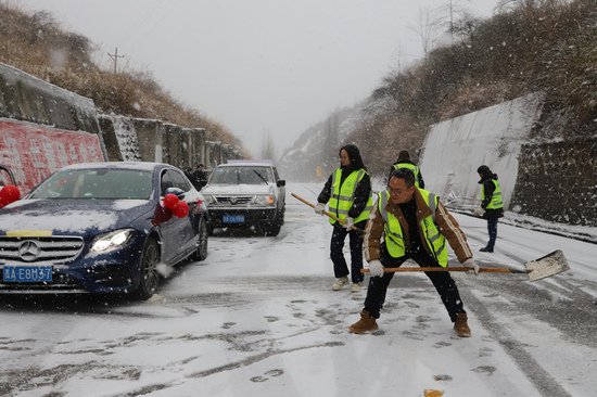 贵阳公路管理局：以雪为令 抗凝保畅