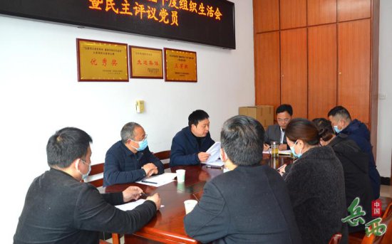 县委史志室党支部召开2022年度组织生活会