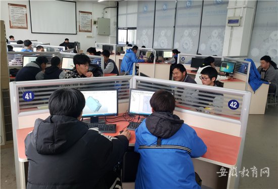 芜湖高级职业技术学校顺利开展“机械产品<em>三维模型设计</em>”1+X...