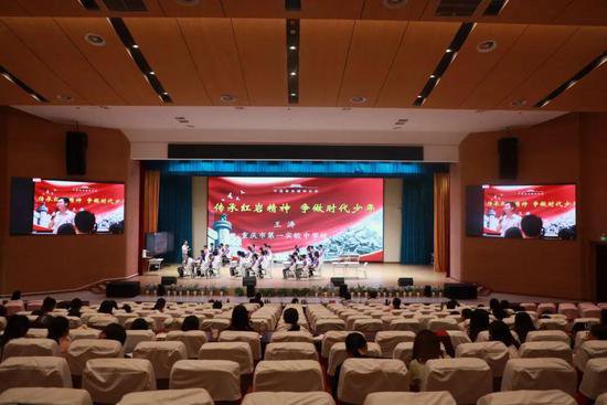 重庆市第一实验中学王涛老师在2023年高新区“大思政”主题班会...