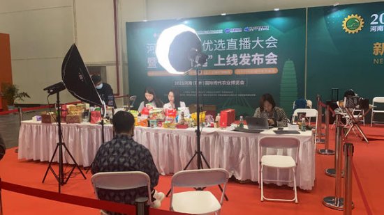 2021河南（郑州）国际现代农业博览会昨日开幕，有参展商被现场...