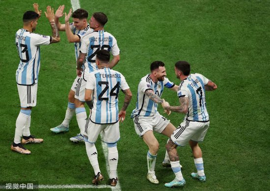 刚刚，<em>阿根廷</em>队点球大战击败法国<em>夺得世界杯冠军</em>，梅西圆梦！