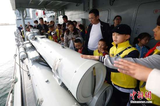 <em>中国海军</em>举行海军成立75周年舰艇开放活动