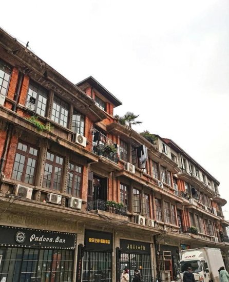 武汉“最牛<em>批发</em>部”：建于1925年，曾是武汉城里最高档的公寓...
