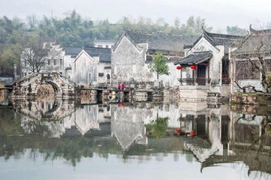 藏在深山里的古村，建于东汉三国，已有千年历史，誉为江南第一...