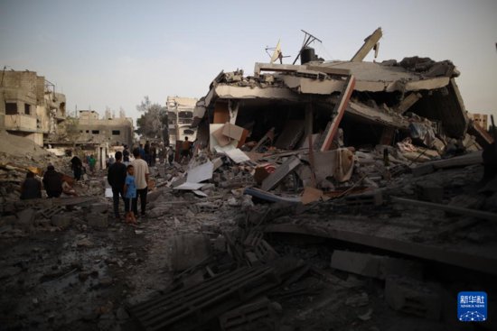 以军轰炸加沙<em>中部</em>和北部至少31人死亡