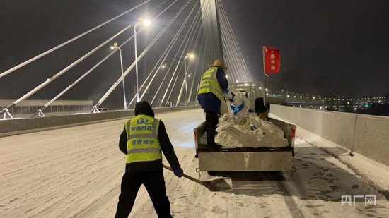 河南：高速公路、国省干道除雪保通 应对新年首轮低温雨雪<em>天气</em>