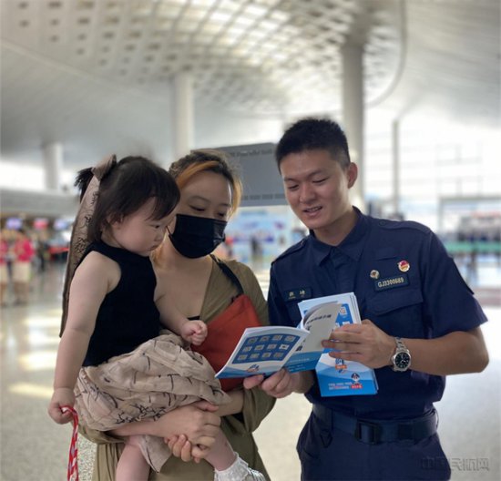 长龙航空开展“全民反诈在行动”宣传活动