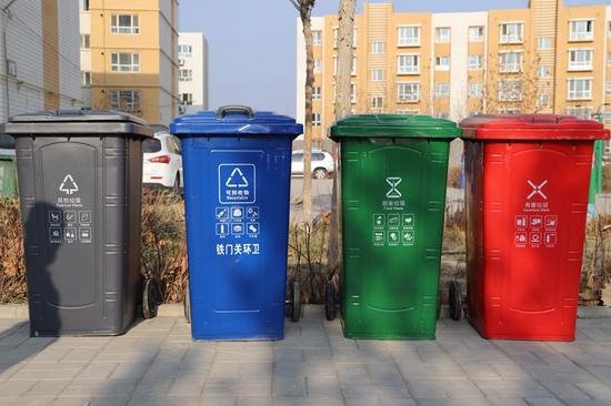 垃圾不再“一锅烩” 21团镇区配置了“<em>四色分类垃圾桶</em>”