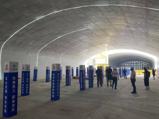 山东省内在建最大地铁车站和<em>青岛</em>地铁三期首个车站双双主体封顶