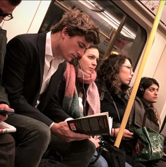 在地铁上遇到认真<em>看书</em>的心动男生怎么办？<em>在线</em>等！挺急的！