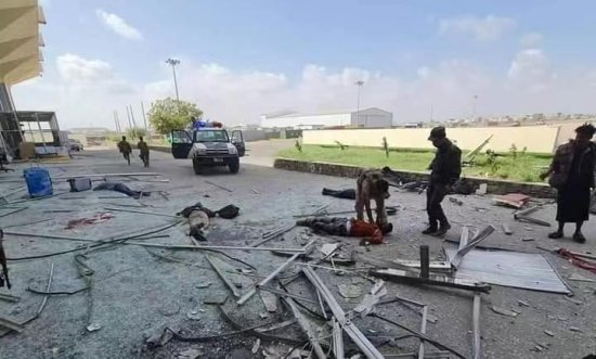 持续更新丨也门亚丁机场爆炸：也门新闻部长称爆炸因胡塞武装...