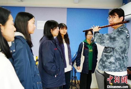 德国华裔少年欢聚上海 欣赏学习丝竹雅乐