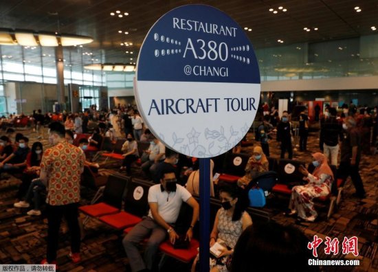 新加坡航空A380<em>餐厅</em>营业<em> 客人</em>体验陆地上的“飞机餐”(2)