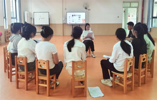 寻乌县城南幼儿园开展青年教师观摩课活动