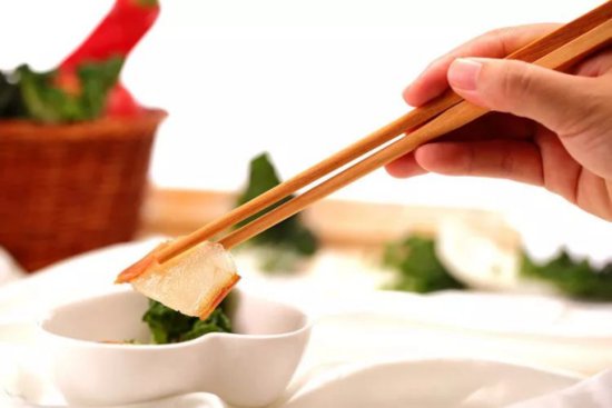 <em>筷子</em>用久了会致癌？多久更换一次合适？