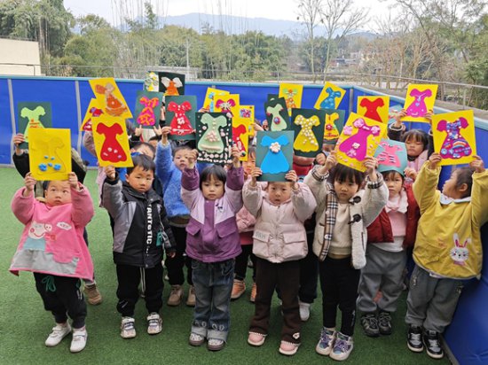 宜宾市叙州区双龙镇中心幼儿园“三八”妇女节感恩活动