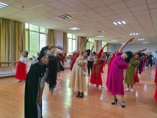 新疆和田： 老年舞蹈班 舞出年轻态