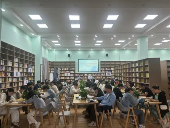 宁师中学举行读书月系列活动之青年教师读书会