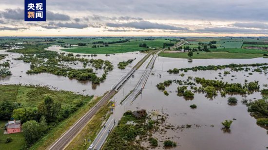 强降雨影响公路网 乌拉圭进入陆路交通紧急状态