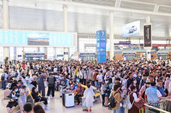刷新记录！云南铁路单日发送旅客突破50万人次