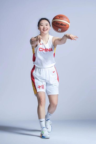 上赛场就是要去“拼命”！——对话中国女篮运动员武桐桐
