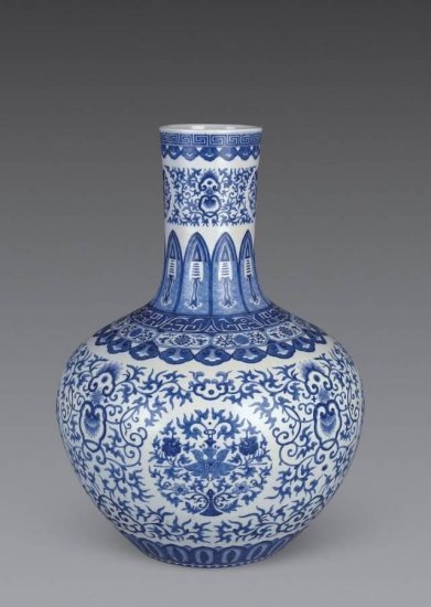 景德镇瓷器就在中国瓷器的历史上翻开了辉煌的一页