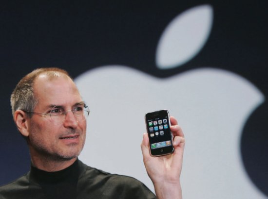 15年前的今天，<em>苹果</em>揭晓第一款改变<em>手机</em>产业的iPhone