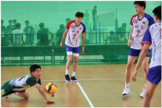 排球不是孩子人生的全部——访北京景山<em>学校</em>副<em>校长</em>刘洋
