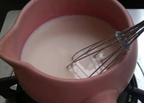 教你<em>用牛奶做奶油</em>，健康美味，2分钟学会，再也不用出去买了
