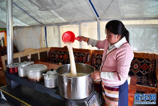 生活像甜茶一样越熬越醇——西藏森布日搬迁者在创业中拥抱新...
