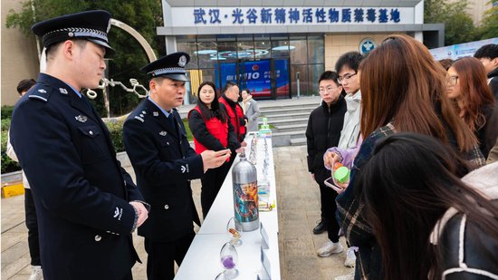 特警装备、酷炫科技、政务服务、VR体验……武汉东湖高新公安...
