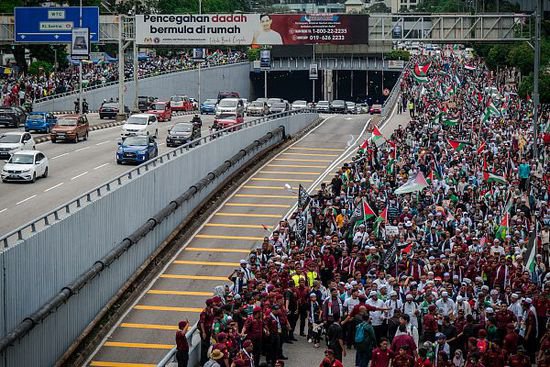 马来西亚吉隆坡街头爆发声援巴勒斯坦抗议活动