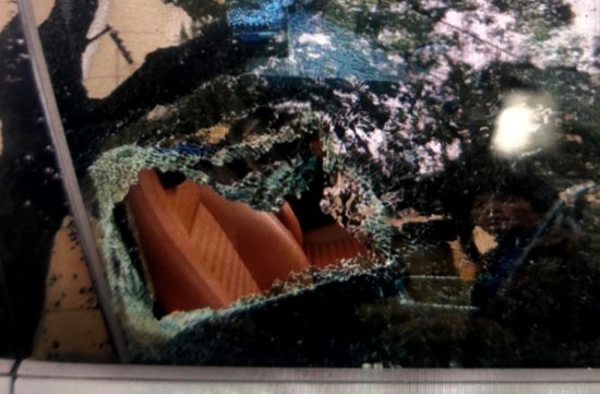 深夜未接陌生电话，上班<em>便</em>发现自己的车窗玻璃被人砸了个稀碎…...