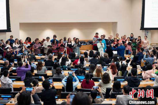 联合国举行第十五届中文日庆祝活动 周深献唱《和平颂》