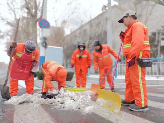 邢台市多部门积极应对降雪天气