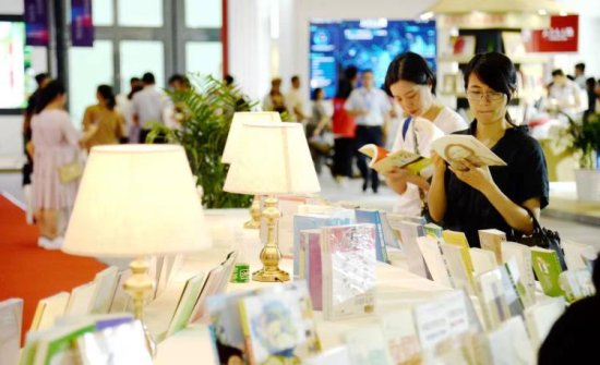 首届“深圳书展”今日盛装迎客，这是一个深圳爱书人的读书节！